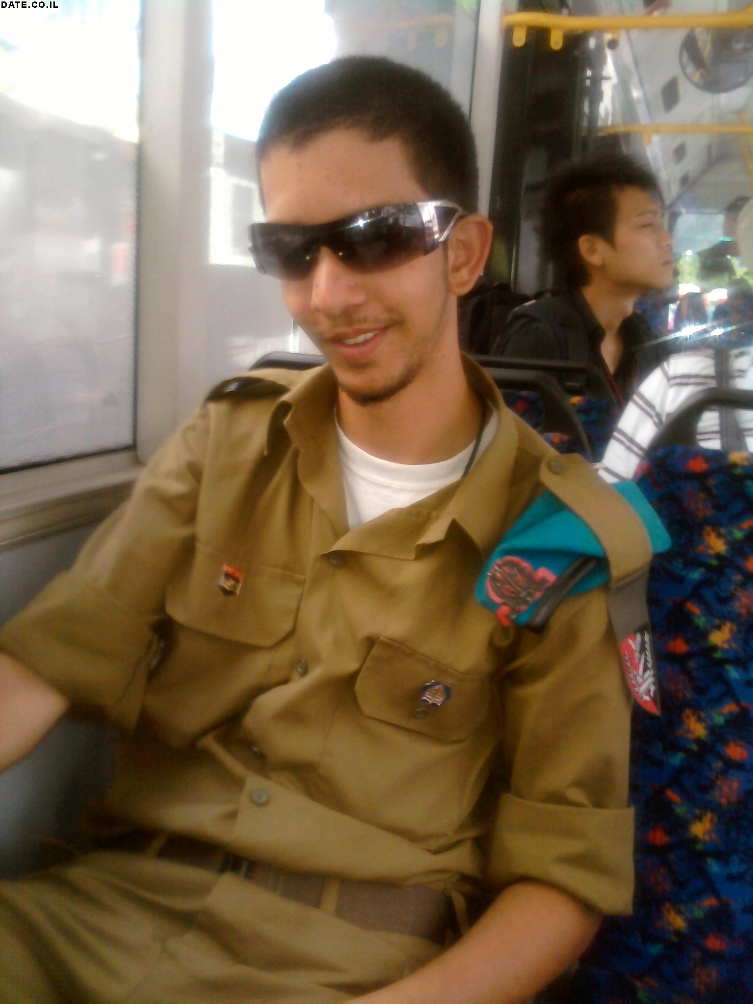 רועי